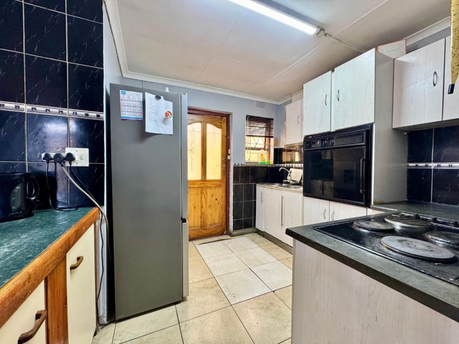 To Let 3 Bedroom Property for Rent in Strandfontein Village Western Cape